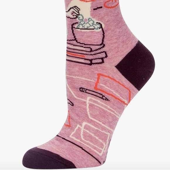 Blue Q Women's Funny Crew Socks ~ Go Away, I'm Introverting. (fit shoe size 5-10 - Picture 2 of 3